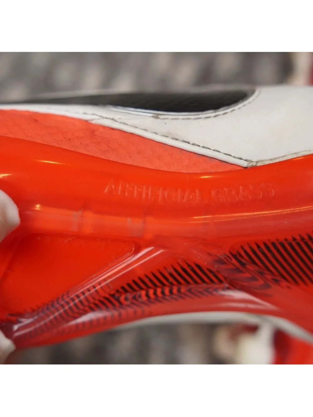 Nike Tiempo Legend IV Women's 11.5 White / Bright Crimson / Black Football